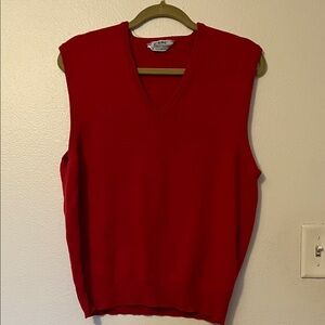 Red V-Neck Sleeveless Sweater 💯cashmere